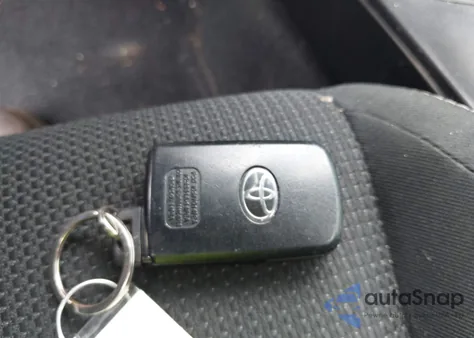 2018 Toyota Rav4 Xle из США, поврежденный, VIN JTMWFREV6JJ180937